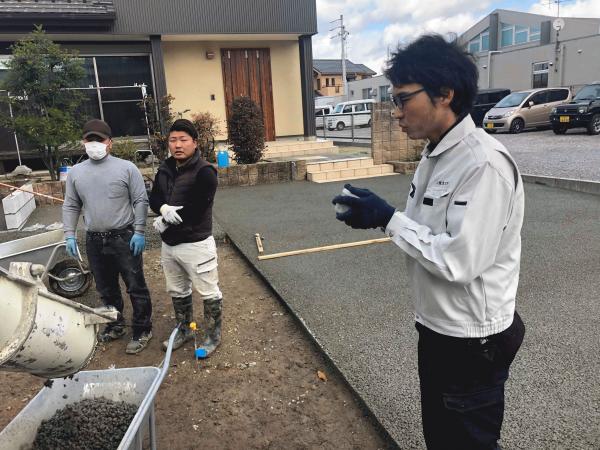 「5,000円／m2の水がたまらず草の生えない土間コンクリート」DIY施工指導員制度について
