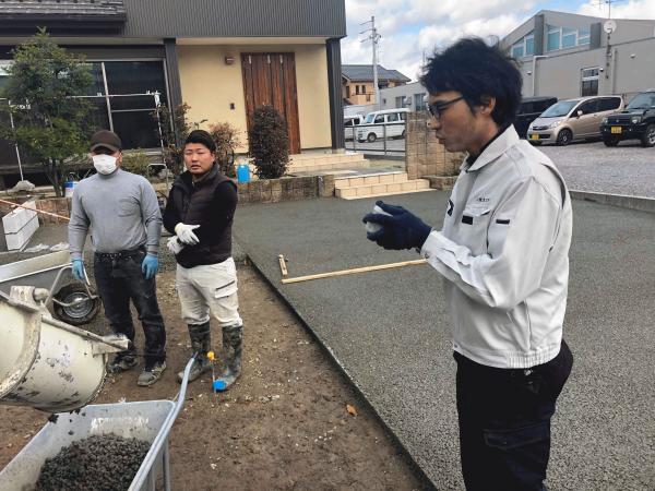 「5,000円/m2の水がたまらず草の生えない土間コンクリート」DIY施工指導員制度について