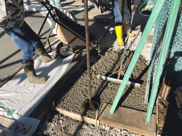【静岡】「住宅外構だけじゃない!公共工事だって!」送電線鉄塔内舗装・電力会社