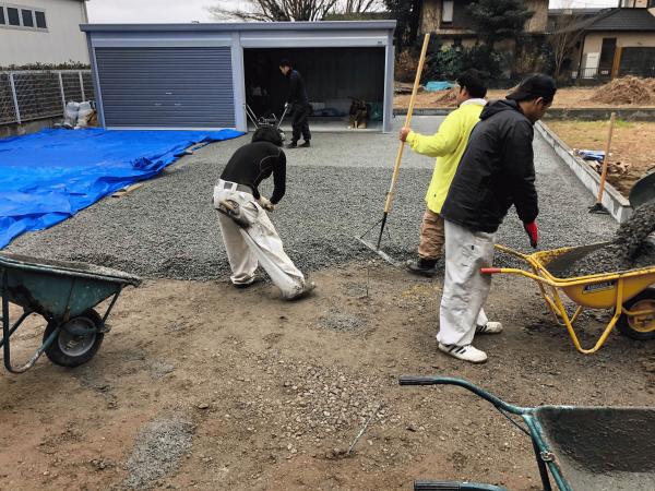 【千葉】「最近の素人はマジですごい」友達集めて150m2駐車場5人DIY・土間コン