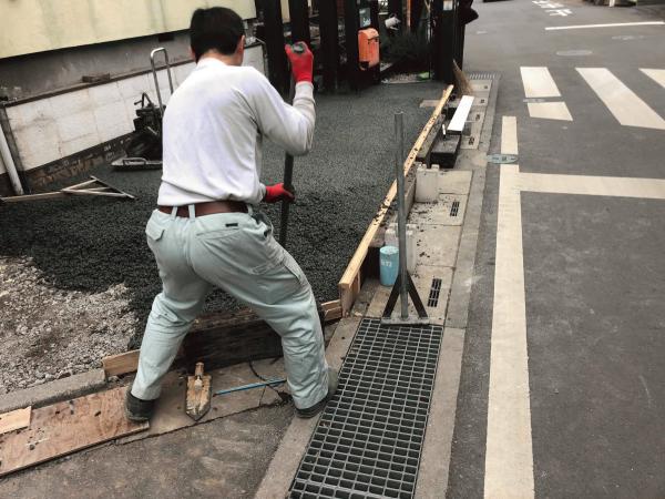 【埼玉】1人20m2でDIY「たまらず見学者協力」
