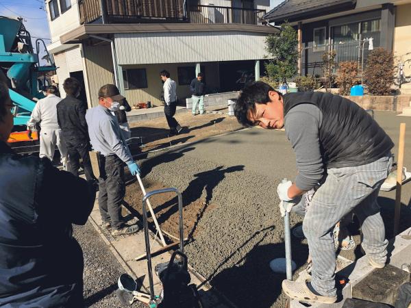 【岐阜】「すぐに歩ける」「生コンだったら暗くなってもまだ均してるでしょう」5人4時間80m2