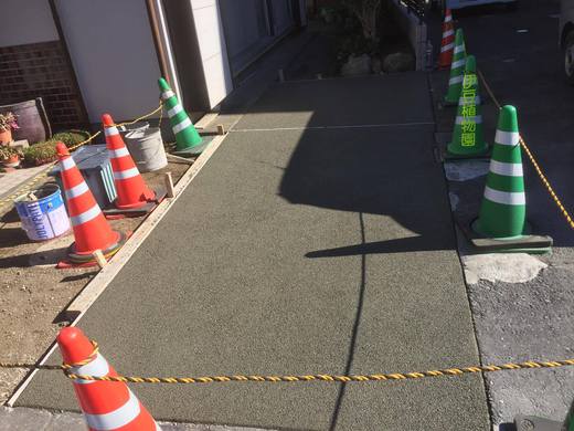 玄関前完成.jpg