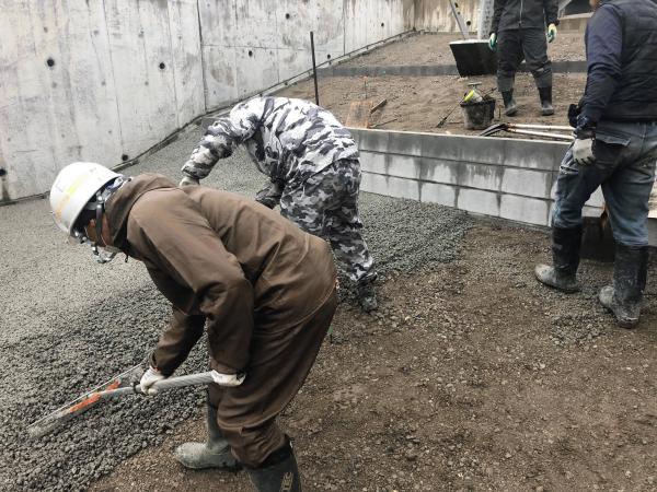 【神奈川】「新設分譲地内のため今後鉄塔敷地内まで行けなくなってしまう」防草・法面保護