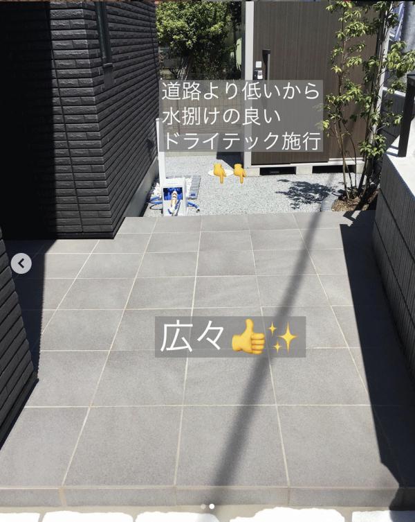「道路より低いから水はけのよい《ドライテック》を施工」一条工務店・玄関周り・水はけ(Instagram紹介事例 #7)