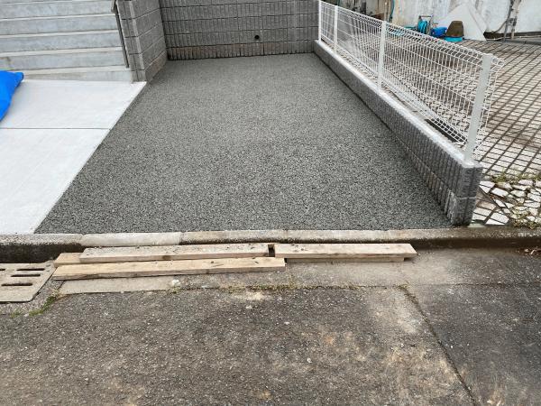 【神奈川】「おしゃれ物置を建てたいので平らにしたい」「将来的には駐車場にしたい」迅速施工・エクスショップ