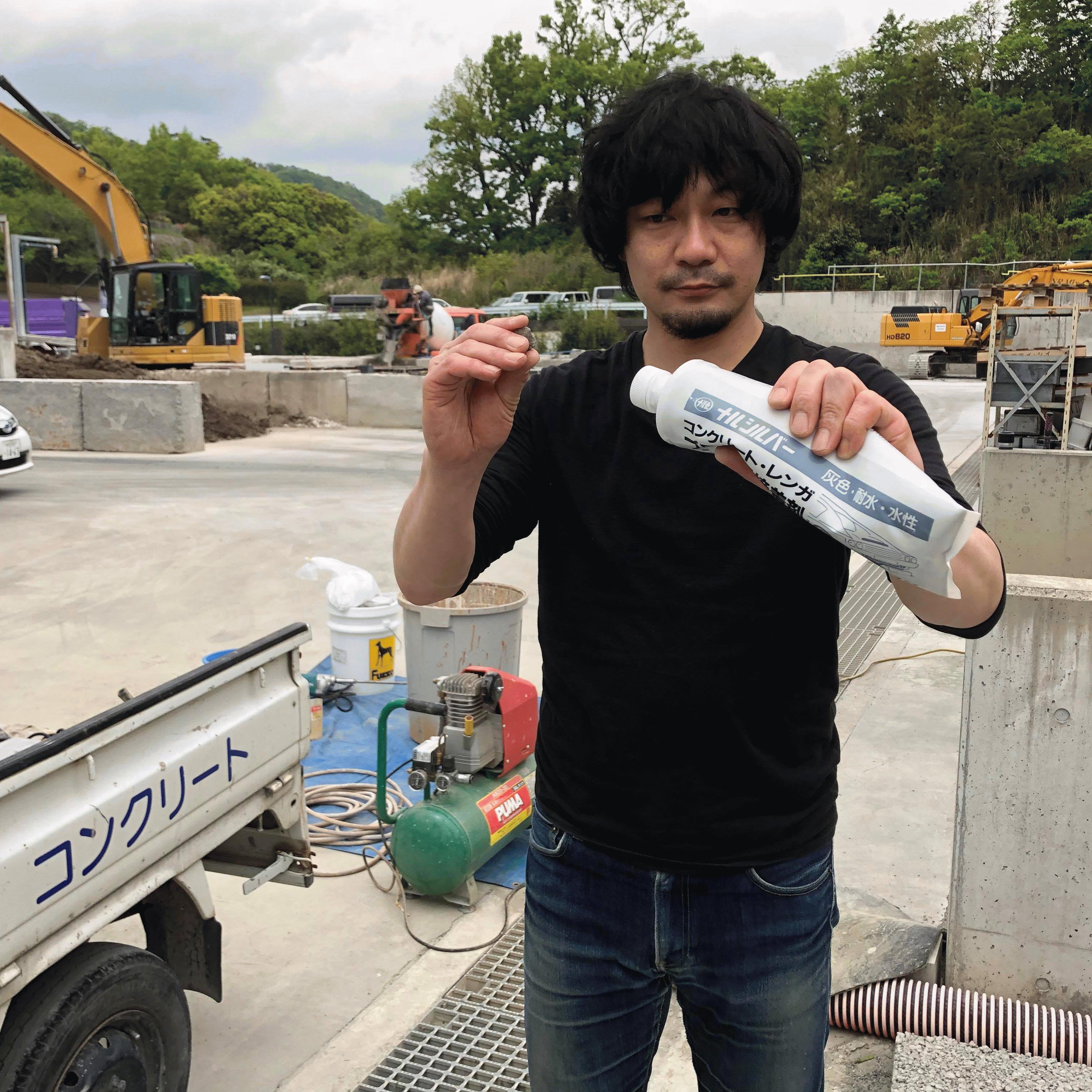 「簡単に自分でメンテナンスや補修ができる。これは普通の土間コンにはないすごい特徴だ。」リペアマン・ナルシルバー・DIYマニュアル