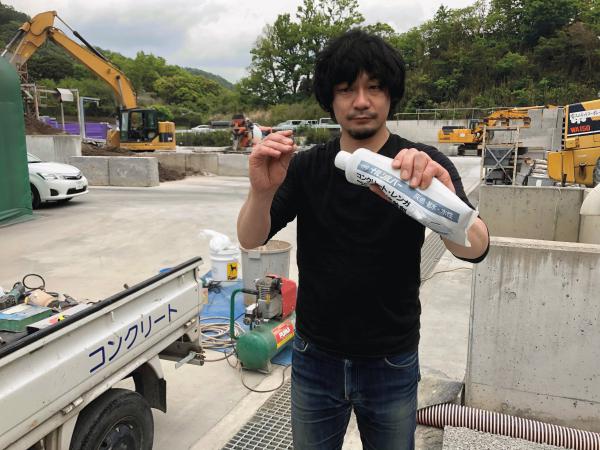 「簡単に自分でメンテナンスや補修ができる。これは普通の土間コンにはないすごい特徴だ。」リペアマン・ナルシルバー・DIYマニュアル