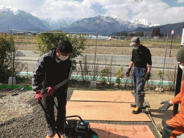 【長野】「バスケ大好き息子さんたちのためにお父さん透水性コンクリートDIYに挑戦」駐車場・24m2