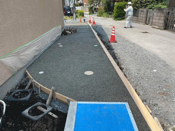 【栃木】「排水もないし勾配（排水のための坂道）もつけたくないので」練習施工サポート