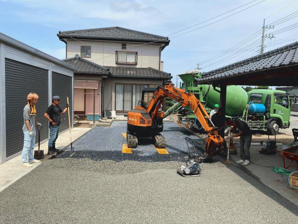 【茨城】「午前中は別の仕事してたよ」「アスファルトや土間コンと比べて透水性コンクリートに決めた」カナザワ・大里ブロック工業