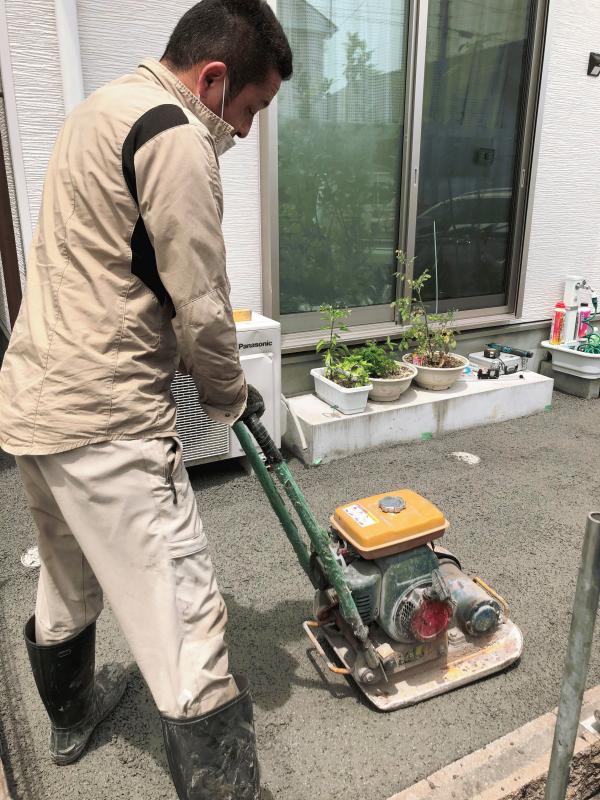 静岡 透水讃歌 草を抜いた人じゃないとわかんないよこの辛さは Diy 土間コン 水たまり対策 ドライテック オコシコン 透水性舗装仕上材 生コンポータル