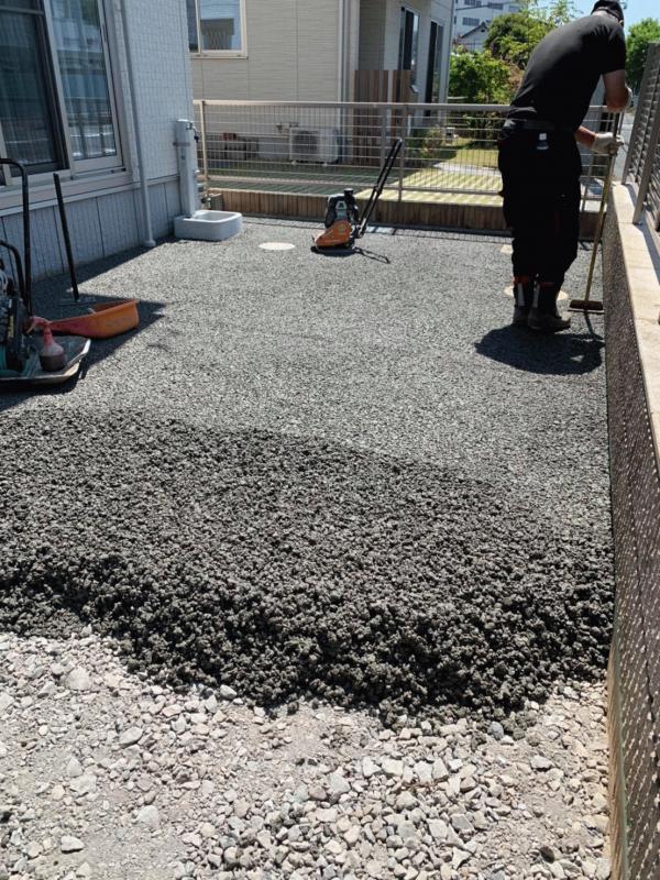 静岡 駐車場施工で 水はけ 平ら が問題になったら透水性コンクリートが絶対 水たまり対策 Drytech ドライテック 透水性舗装仕上材 生コンポータル