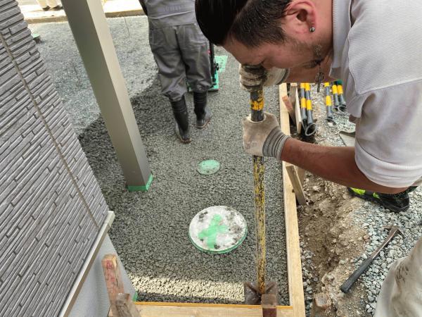 【青森】寒冷地の凍結防止には水勾配が不要な透水性コンクリート ドライテック「施工は大変でも半日で終わっちゃった!」