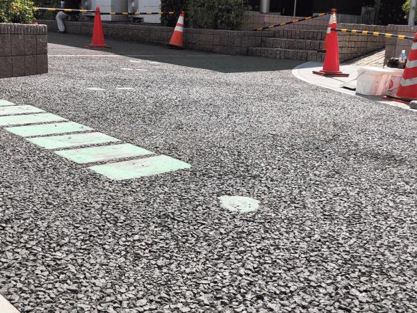 【東京】「なんでわだち(凹凸)が《絶対に》できないの?」コンクリート舗装