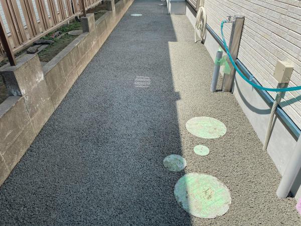 【埼玉】「ぐるり囲まれていて排水設備もない。どうする?」《逆提案》水たまり・草・コケ・カビ