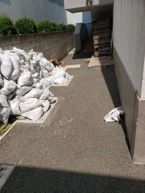 【東京】「まさにこのような場所が最も《ドライテック》が役に立つ」水勾配・斜め・排水設備・水たまり・草