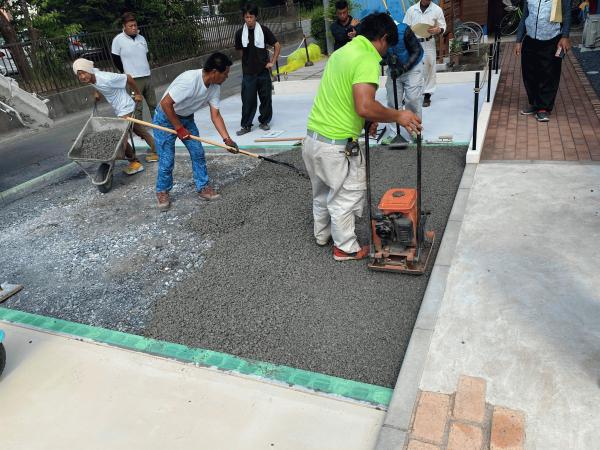 【茨城】「ドライテックの《展示場》を兼ねた《駐車》スペースの整備も兼ねた施工《見学会》で施工の《練習》」鈴木建材運輸