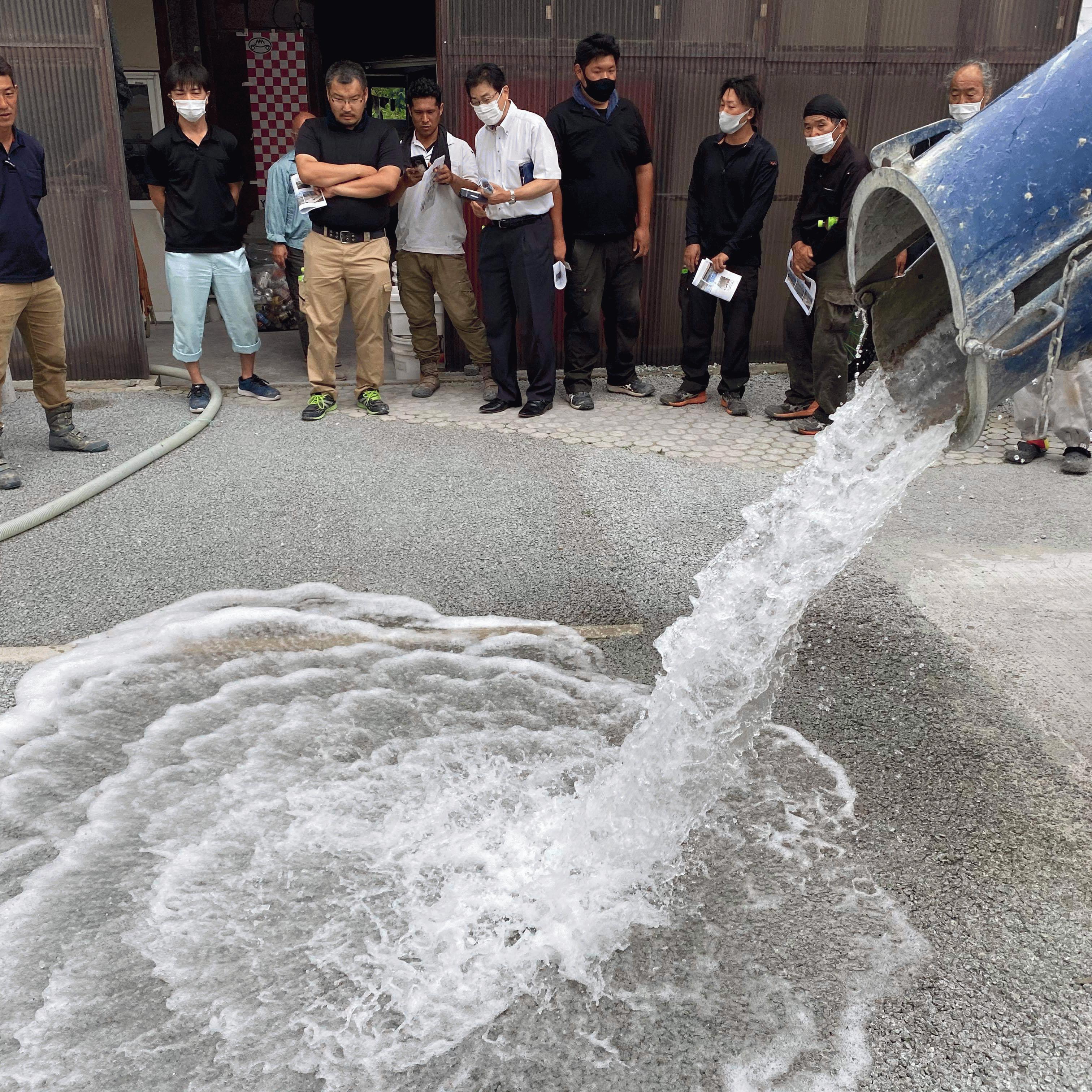 【山形】「オープニングは《驚異の透水性》デモンストレーションから」みつわ生コン・見学会