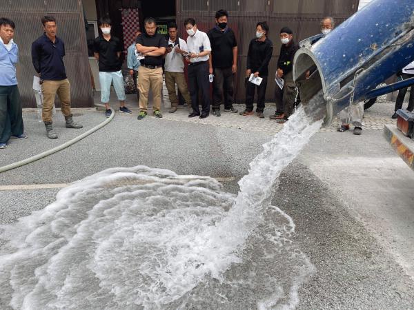 【山形】「オープニングは《驚異の透水性》デモンストレーションから」みつわ生コン・見学会