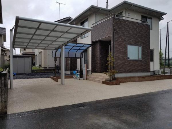 栃木 土間コン 駐車場といえば白 土間コン あるいは黒 アスファルト だって諦めてない 小林造園 トップコート 水たまり対策 Drytech ドライテック 透水性舗装仕上材 生コンポータル