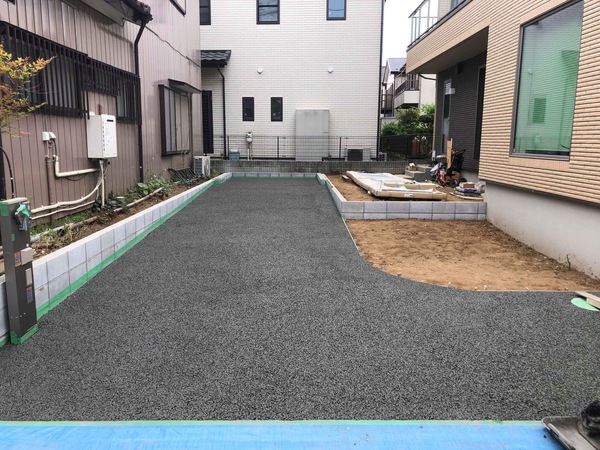 「常に頭を悩ませる水勾配｜水勾配のいらない土間コン」