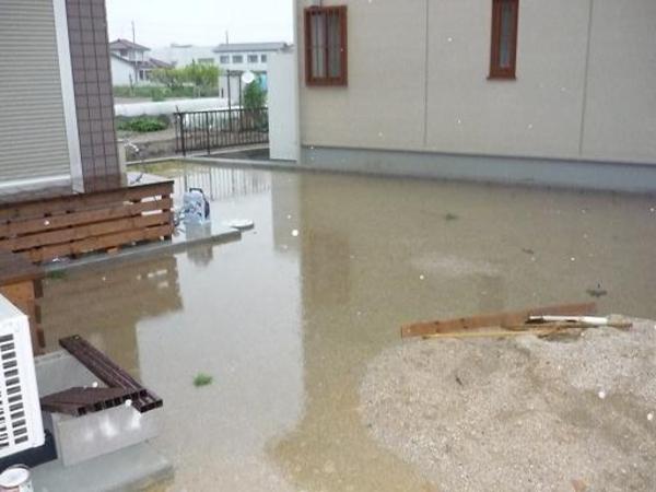 「透水した水の捌け口は？｜よくある質問」