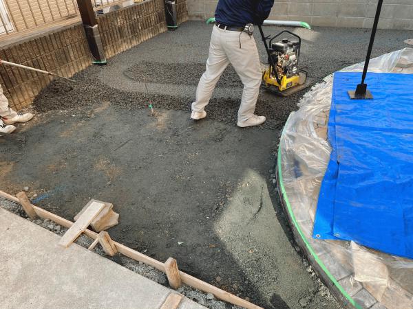 【広島】「水勾配や排水設備がいらなくて、草が生えてこない。」ランドワークス・角田興業