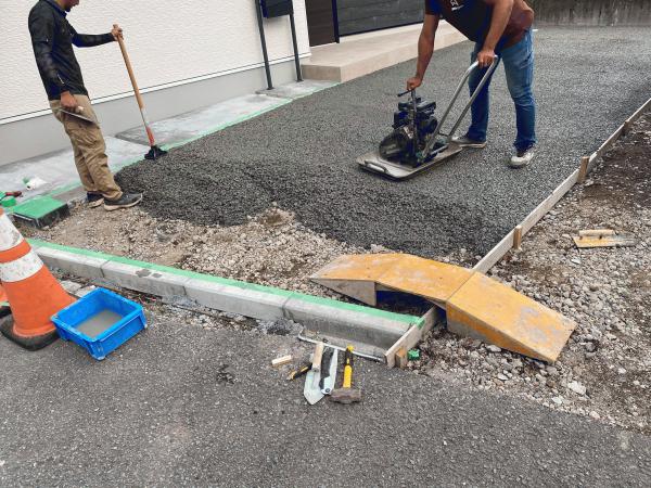【静岡】「玄関前の駐車場《排水》が無いので透水性コンクリート採用」大和ガーデン