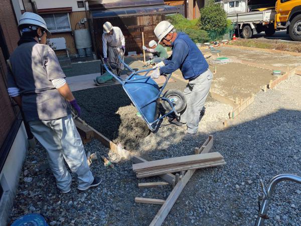 【岐阜】「透水すれば(湧水は)上にも出るし(降雨は)下にも入る」裁建築・下呂生コンクリート
