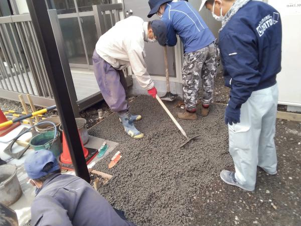 茨城 関東ホームセンターの雄 ジョイフル本田 でもいよいよ販売開始 大里ブロック工業 水たまり対策 透水コン 透水性舗装仕上材 生コンポータル