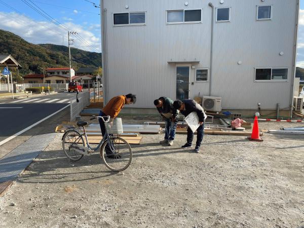 【静岡】「小島君、ありがとう。」《透水宣言》と《旧友からのLINE》コラボ企画!!(その8:サイクルポート組み立て)