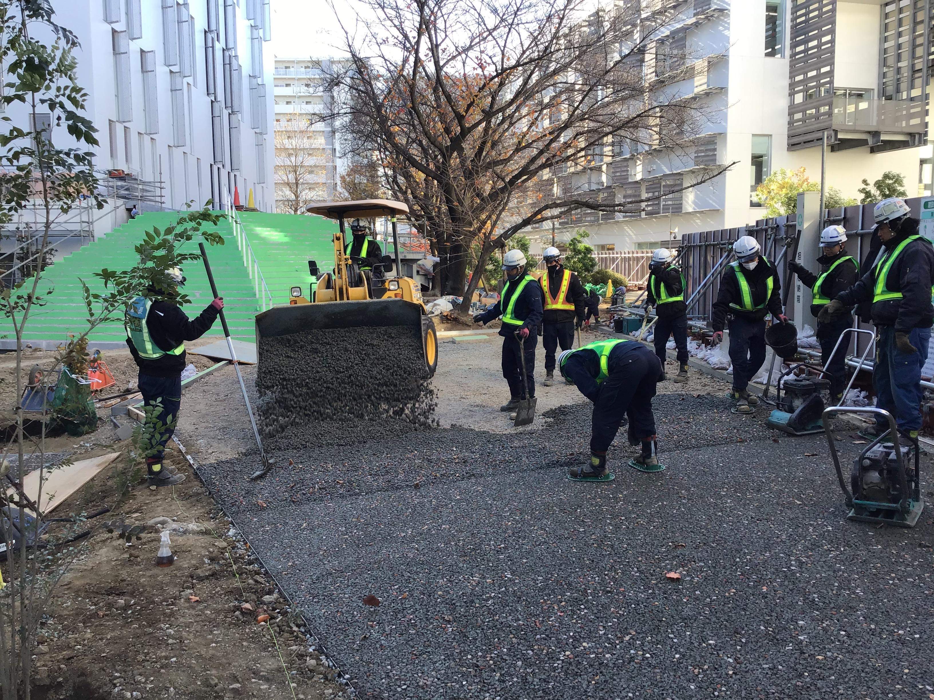 【東京】「63m3／日の製造・出荷・施工も可能なドライテック」岡庭建材工業・前田道路・隈研吾