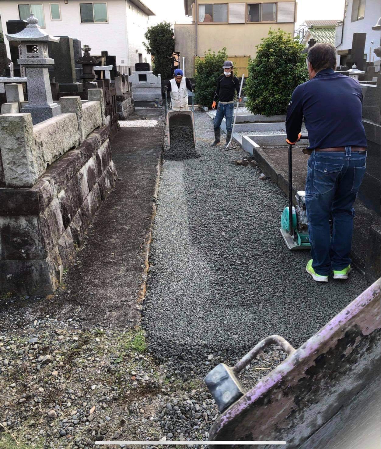 【静岡】「一輪車、生コンよりも全然軽い」「墓地の排水、雑草対策」朝倉建設