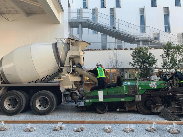 【東京】「やってみよう!舗装の常識はコンクリート!!」岡庭建材工業・前田道路・隈研吾