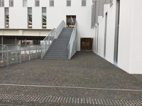 【東京】「本プロジェクトの最大打設量となります! よろしくお願いします!」岡庭建材工業・前田道路・隈研吾