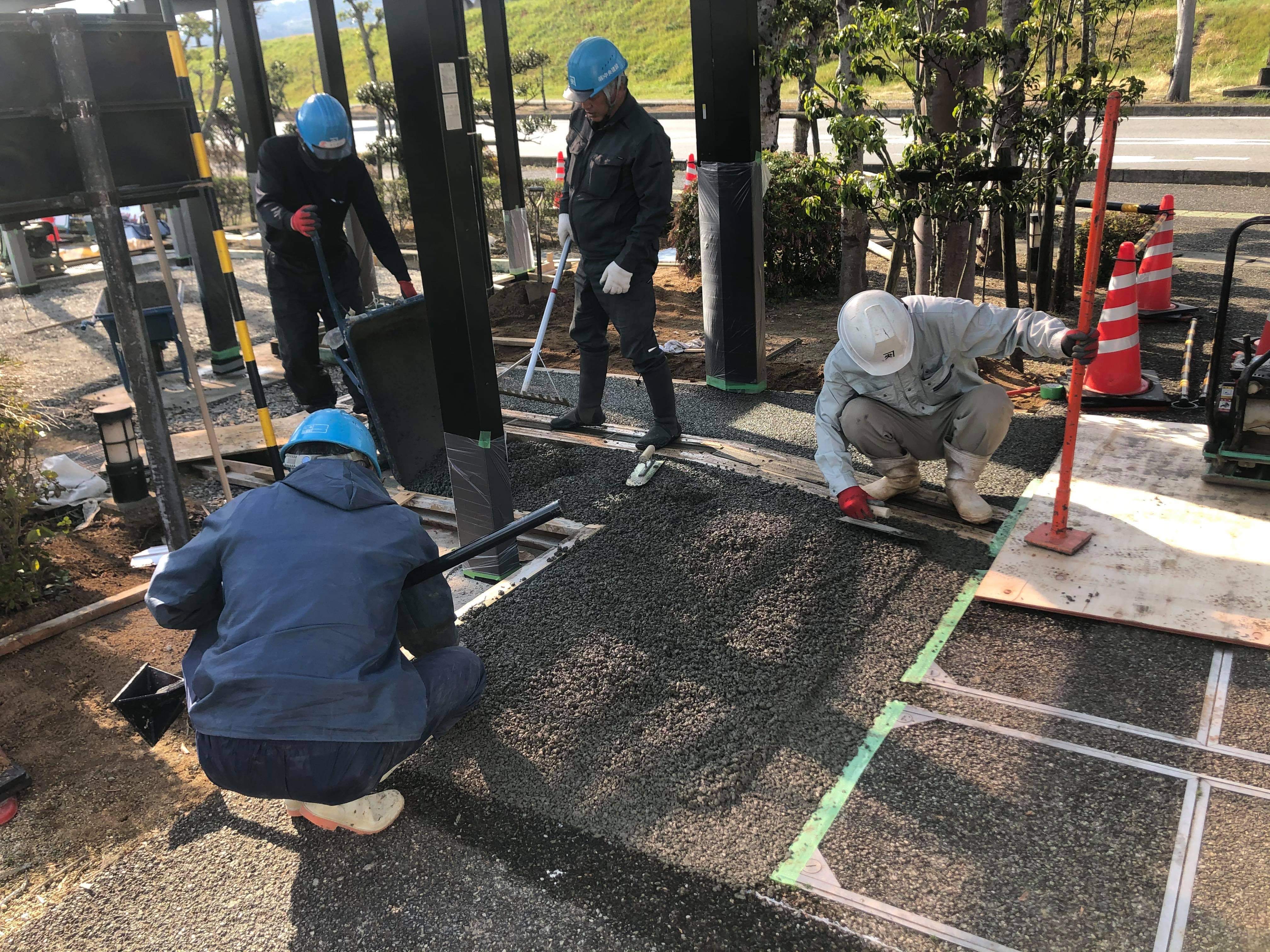 【徳島】「公共施設《道の駅》車椅子用駐車場と通路に採用」松尾建材・中央建設