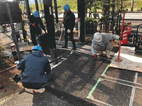 【徳島】「公共施設《道の駅》車椅子用駐車場と通路に採用」松尾建材・中央建設