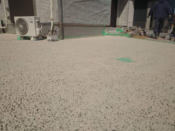 【東京】「なんで土間コンにはカラーコートしないのにドライテックは色がつけられるの?」都屋建材・すざき