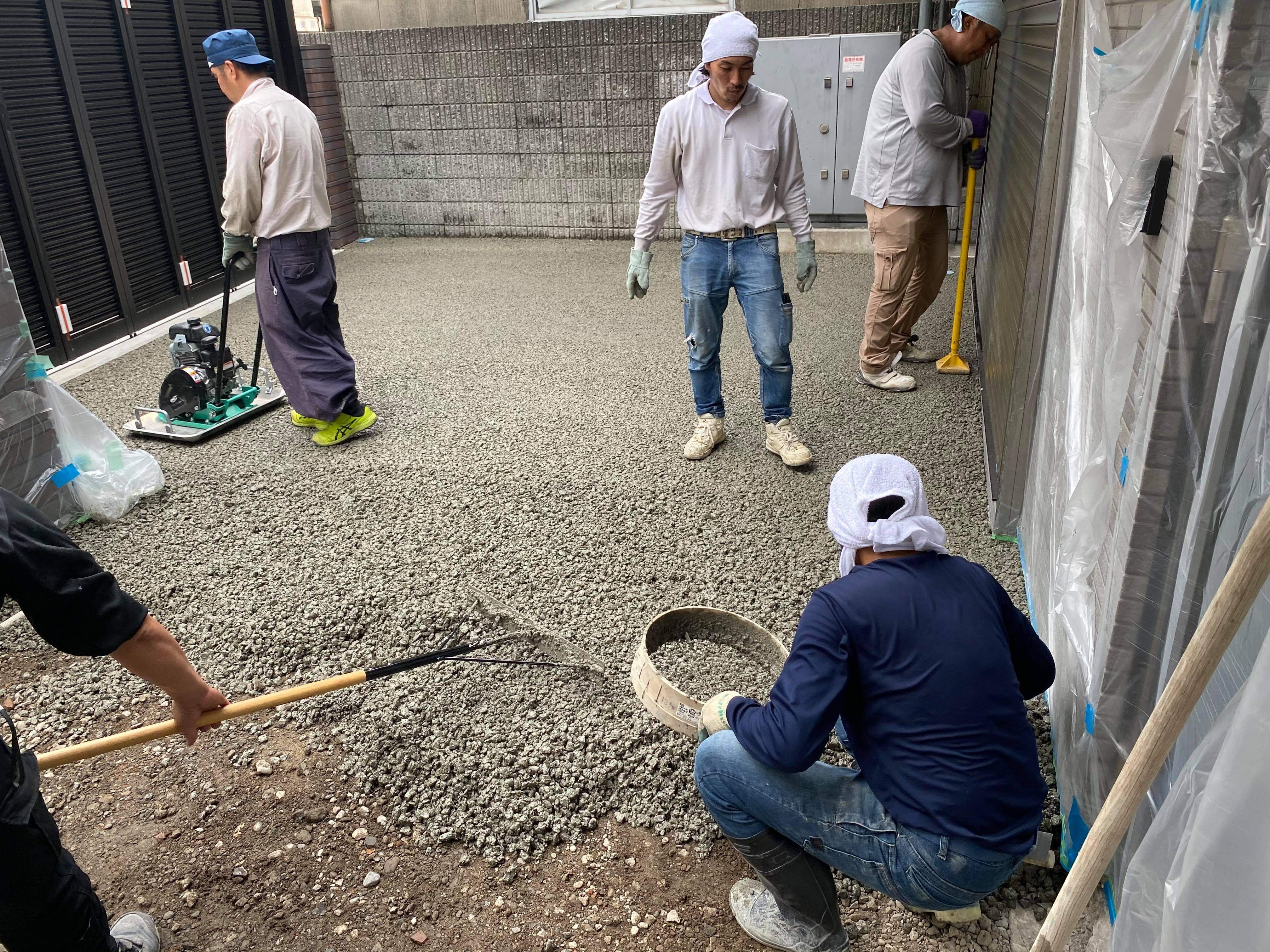 【東京】「ベニア板などのような簡単な養生ですぐに交通（徒歩のみ）開放できる」岡庭建材工業・芝山工業