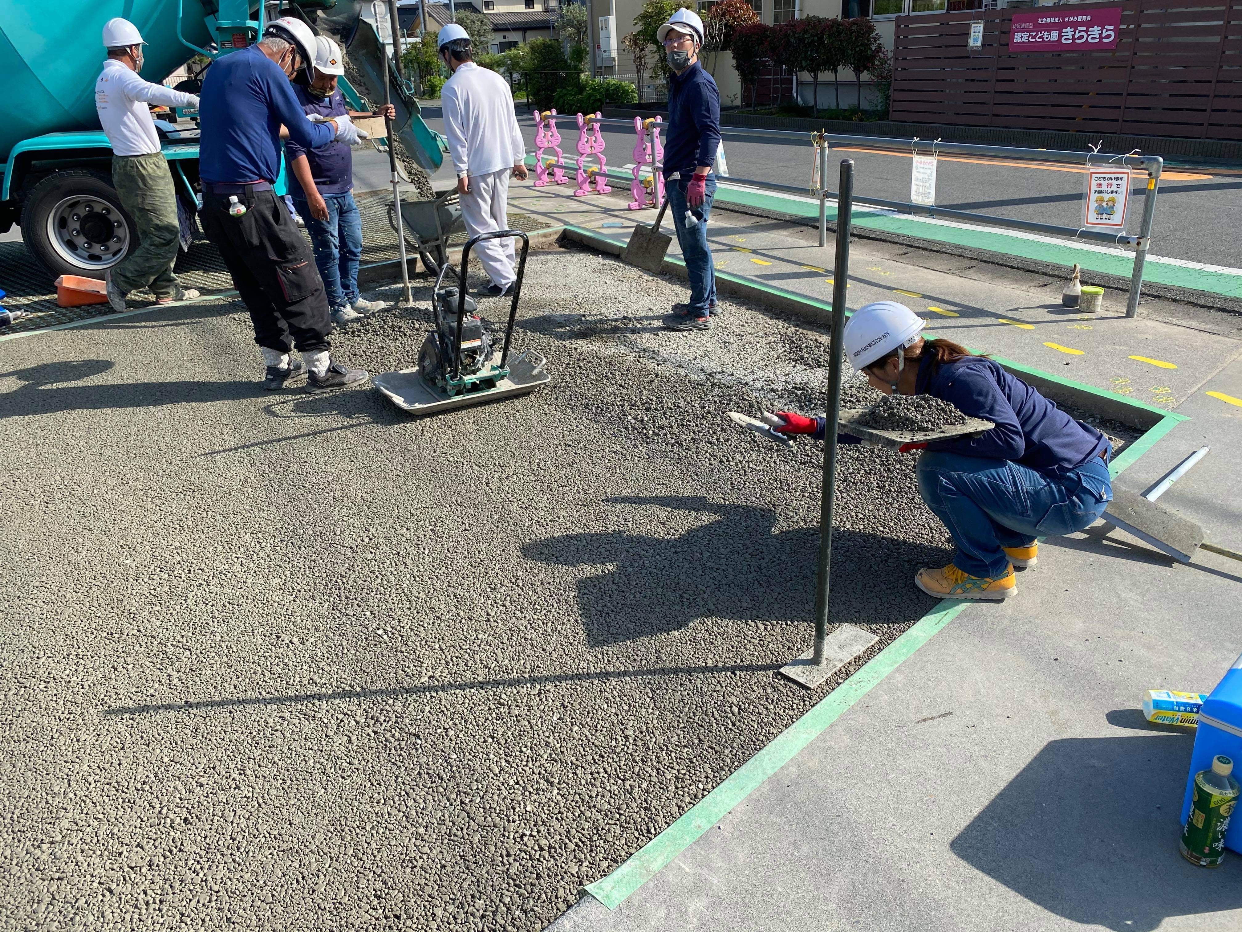 【神奈川】「浸透性アスファルトは数年で目つぶれを起こしたわみ水たまりが発生する」ワイエイ.ケイ・小島商店