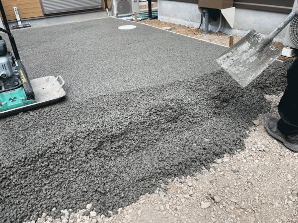【東京】「建物横(犬走、サービスヤード)は兎角《排水》《雨水勾配》が課題になる」渋谷建材・オリジナルガーデン