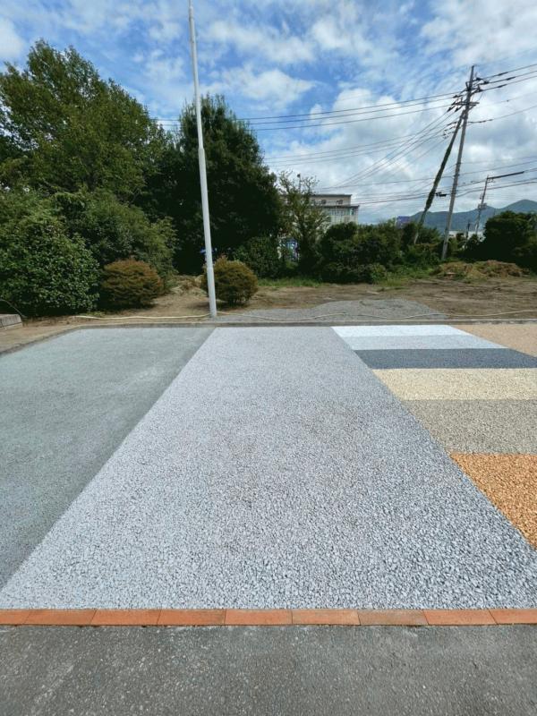 山梨 フッコー キーバインダー製造 本社の展示場を兼ねた駐車場にドライテック採用 滝田建材 水たまり対策 Drytech ドライテック 透水性舗装仕上材 生コンポータル