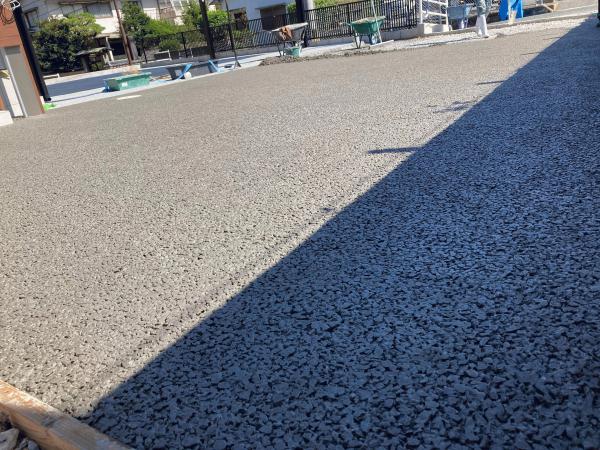 福岡 地元の生コン工場が協力してくれなくとも158m2ドライテックは2日間にわたって施工されました 大分綜合建設 All Round 水たまり対策 透水コン 透水性舗装仕上材 生コンポータル
