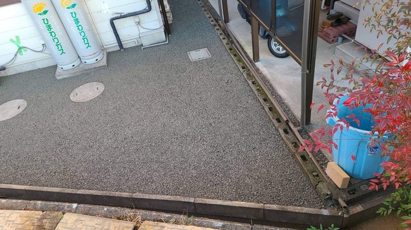 静岡 ドライテックを最も施工している業者の自宅犬走に採用の意味 ワイエイ ケイ 水たまり対策 Drytech ドライテック 透水性舗装仕上材 生コンポータル