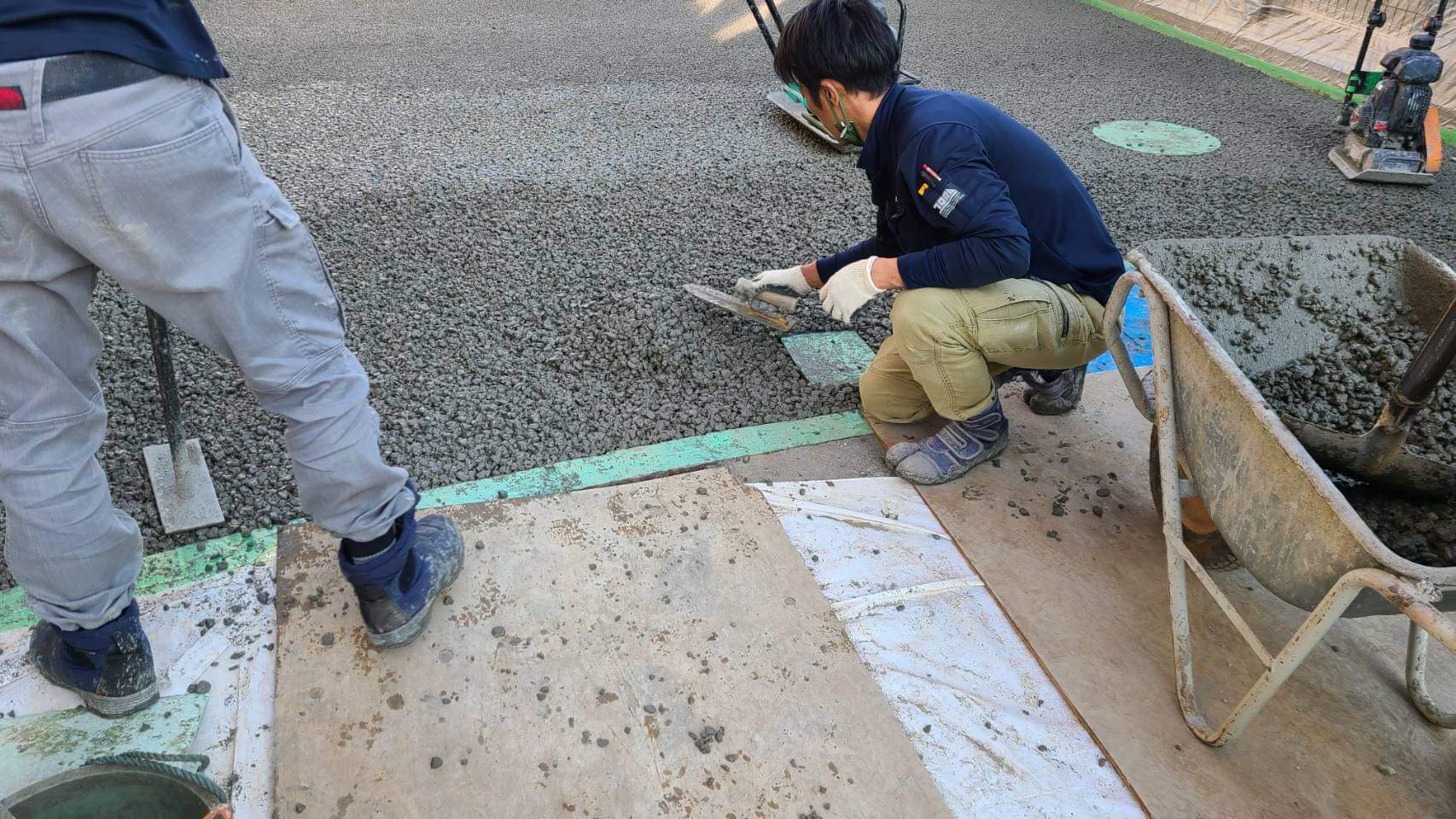 【東京】「斜めがおかしい！！透水性コンクリートの普及にこめられた想いとは」真尾商店・フロンティア建設