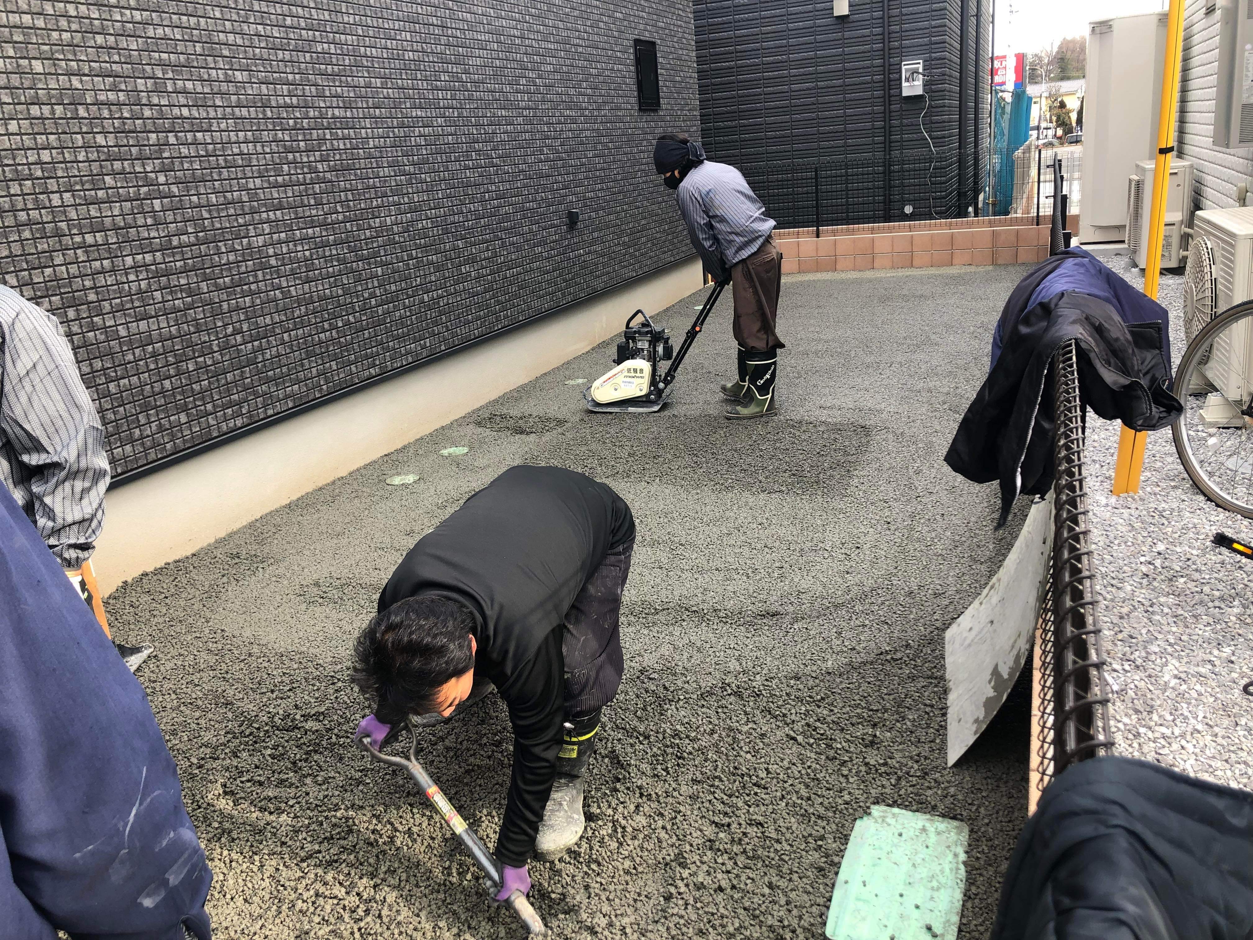 【埼玉】「雑草やだ」「ぬかるみ困る」渋谷建材・日栄工業