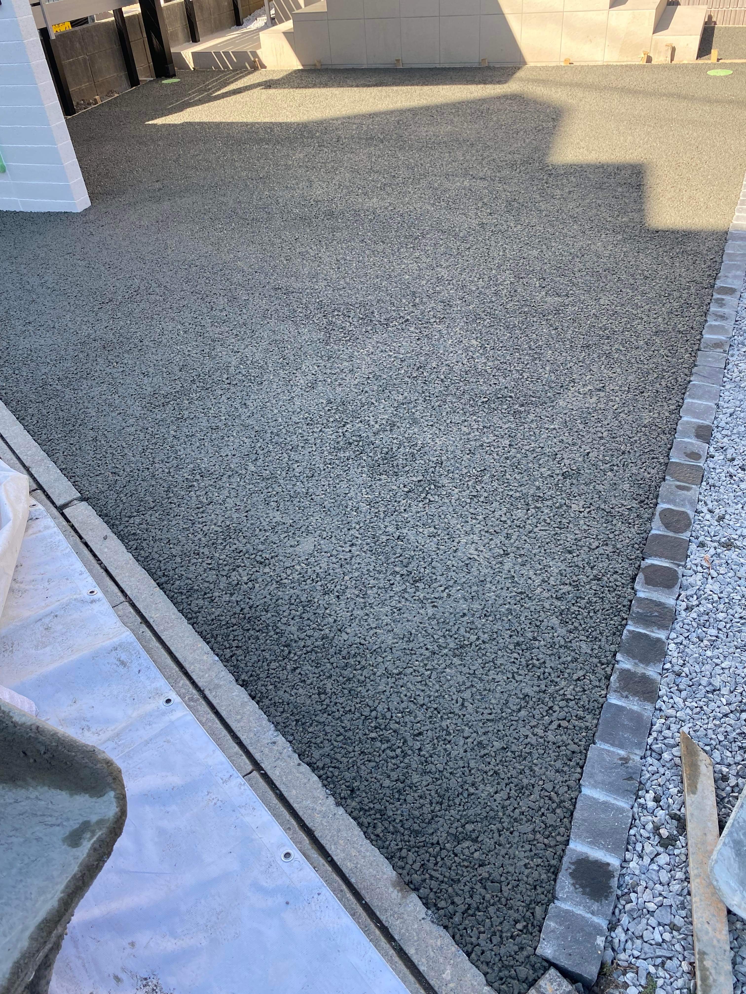 【埼玉】「舗装を透水性の材料にしてしまえば施工は何も気にせず真っ平らでOK」渋谷建材・Life-Terrace