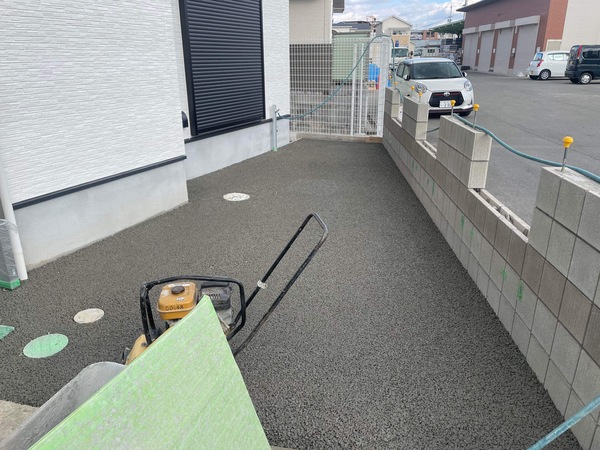 【大阪】「雑草とか、虫とか、絶対に見たくない。全部コンクリで埋めてしまいなさい」寝屋川コンクリート・しげよし工業