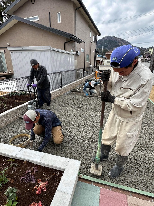 【静岡】「新築時にグランド砂で締め固めた庭を作ったが、雨の日にぬかるむので悩みの種になっていた」伊豆植物園